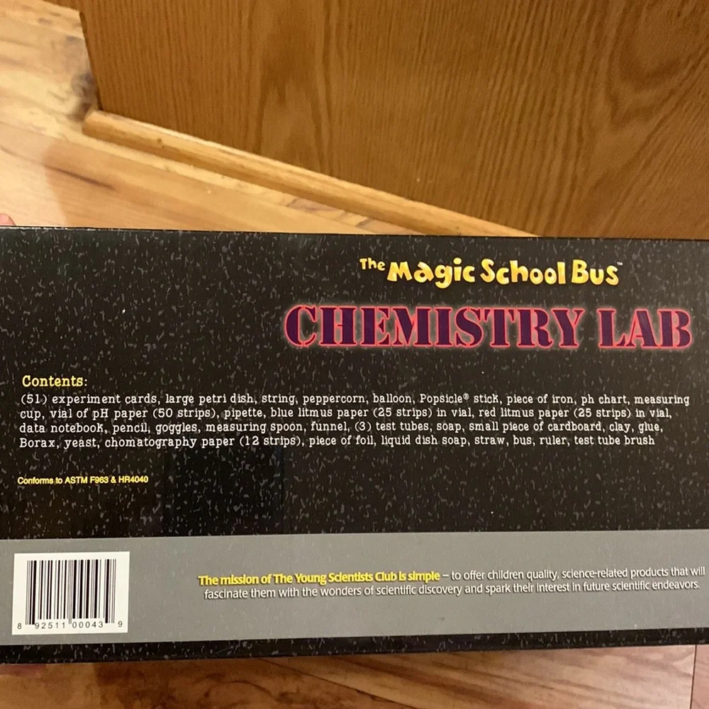 Magic School Bus Chemistry Lab set with information experiment cards GUC